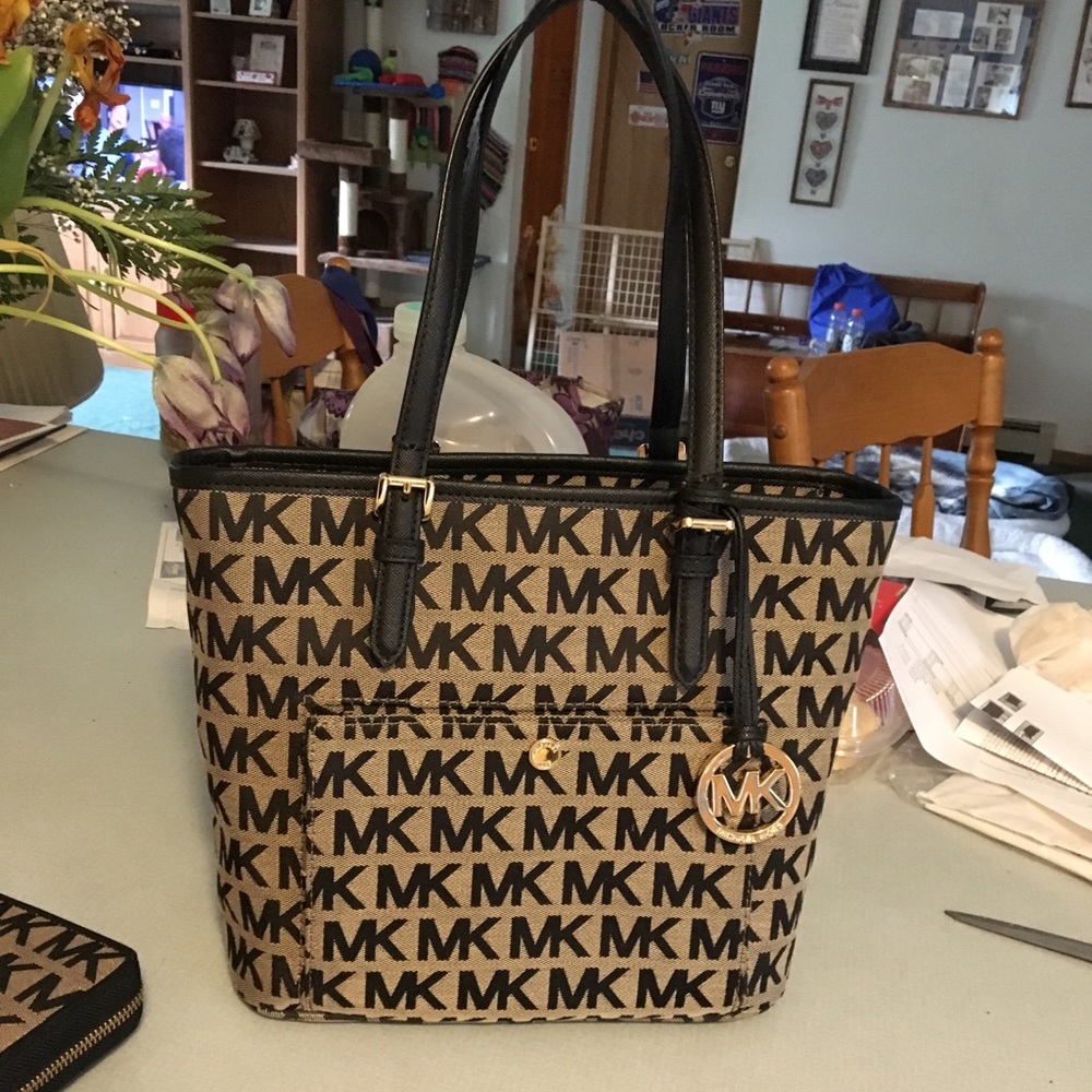Michael Kors purse and wallet set